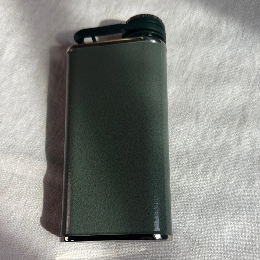 Stanley Classic Green Flask - Picture 5 of 13